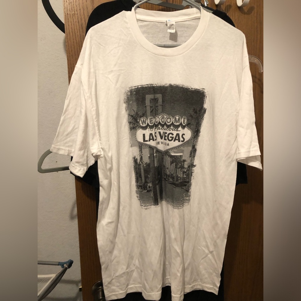 White Las Vegas  Graphic T-Shirt- 51A $20 or $15 w/offer *tee deal